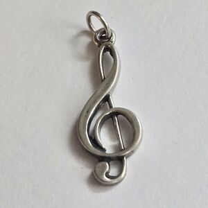 Elegant Silver Treble Clef Pendant
